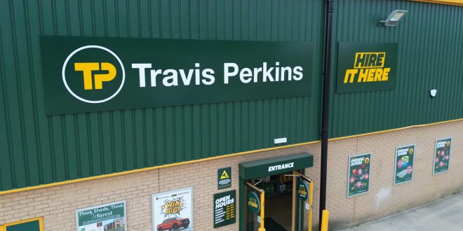 Travis Perkins renews Northampton Saints partnership