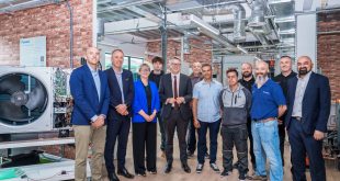 Minister for Energy Consumers visits Daikin training facility