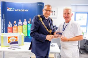 Design Decoate Challenge L R Stuart Yates President PDA and Barrie ...