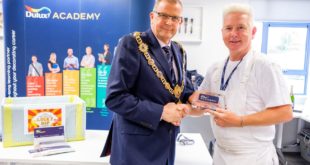 Design Decoate Challenge L R Stuart Yates President PDA and Barrie ...