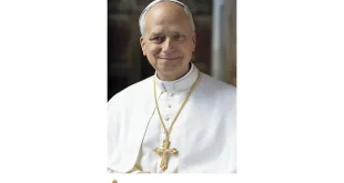 Foto Ufficiale Papa Leone XIV Copyright VATICAN MEDIA