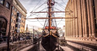 Golden Hinde