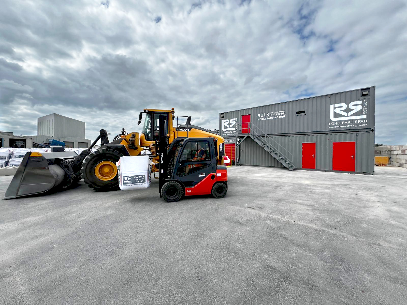 Long Rake Spar unveils new mobile bagging unit - Builders Merchants ...