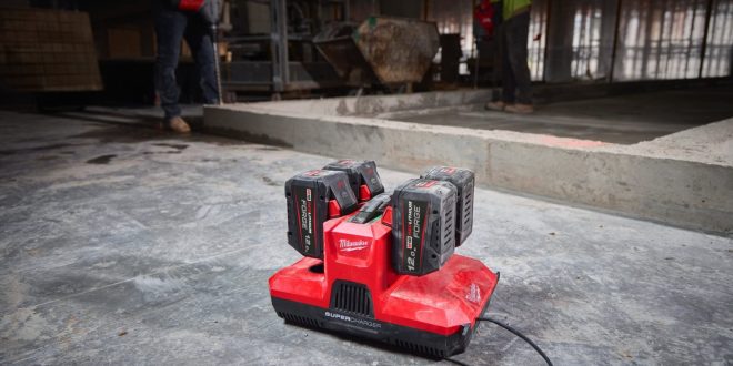 MILWAUKEE introduces multi bay PACKOUT charger