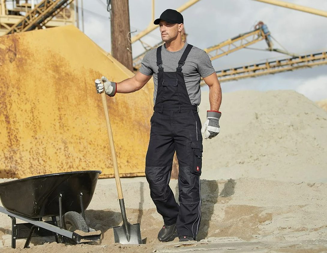 Essential workwear for construction professionals - Builders Merchants ...